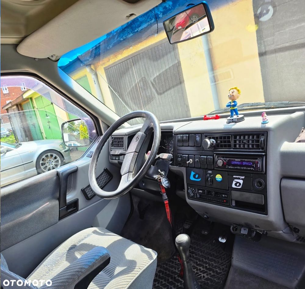 Volkswagen Transporter - 2