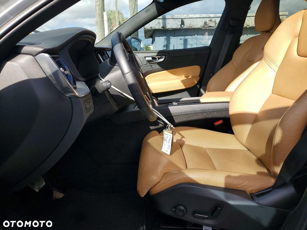 Volvo XC 60 T8 AWD Recharge Geartronic Inscription - 8