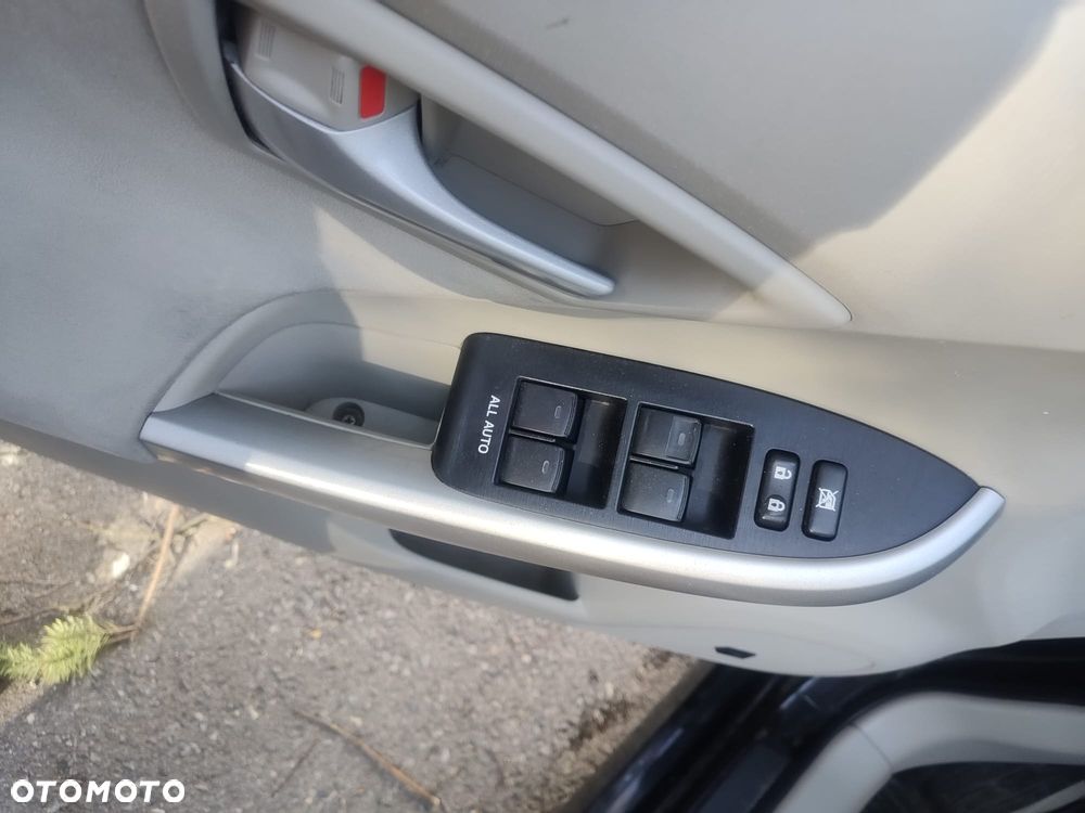 Toyota Prius 1.8 HSD Prestige - 9