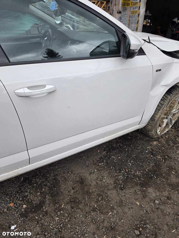 Drzwi  prawy przód  skoda  octavia  III  lift  w kolorze LF9E - 2
