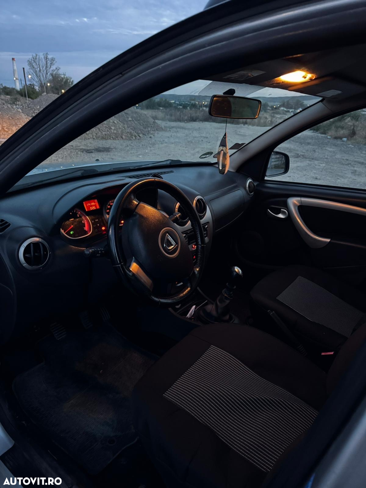 Dacia Duster 1.5 dCi 4x4 Prestige - 8