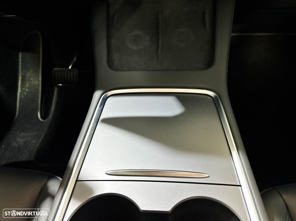 Tesla Model Y Long Range Dual Motor AWD - 37