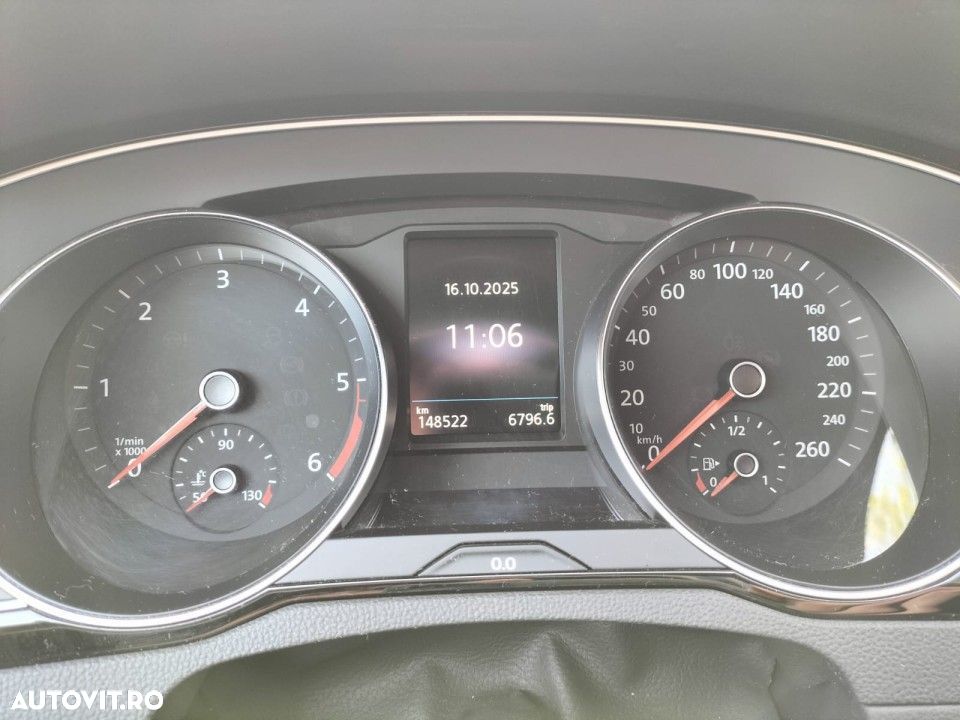 Volkswagen Passat - 12
