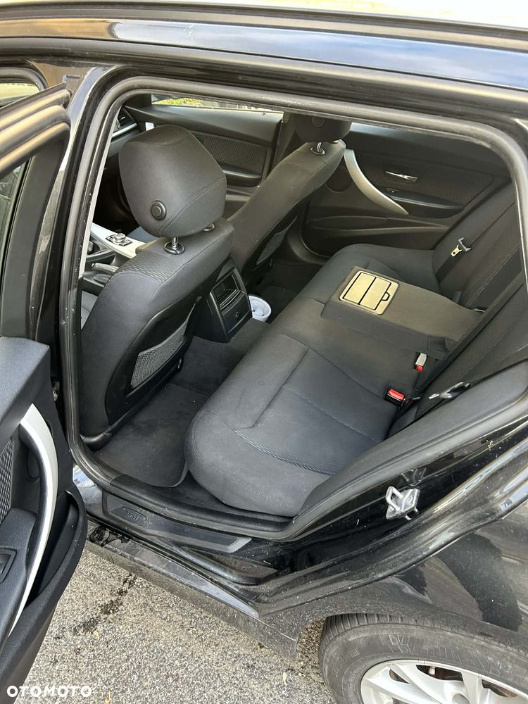 BMW Seria 3 318d - 9