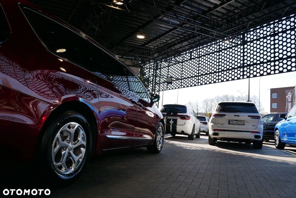 Chrysler Pacifica - 35