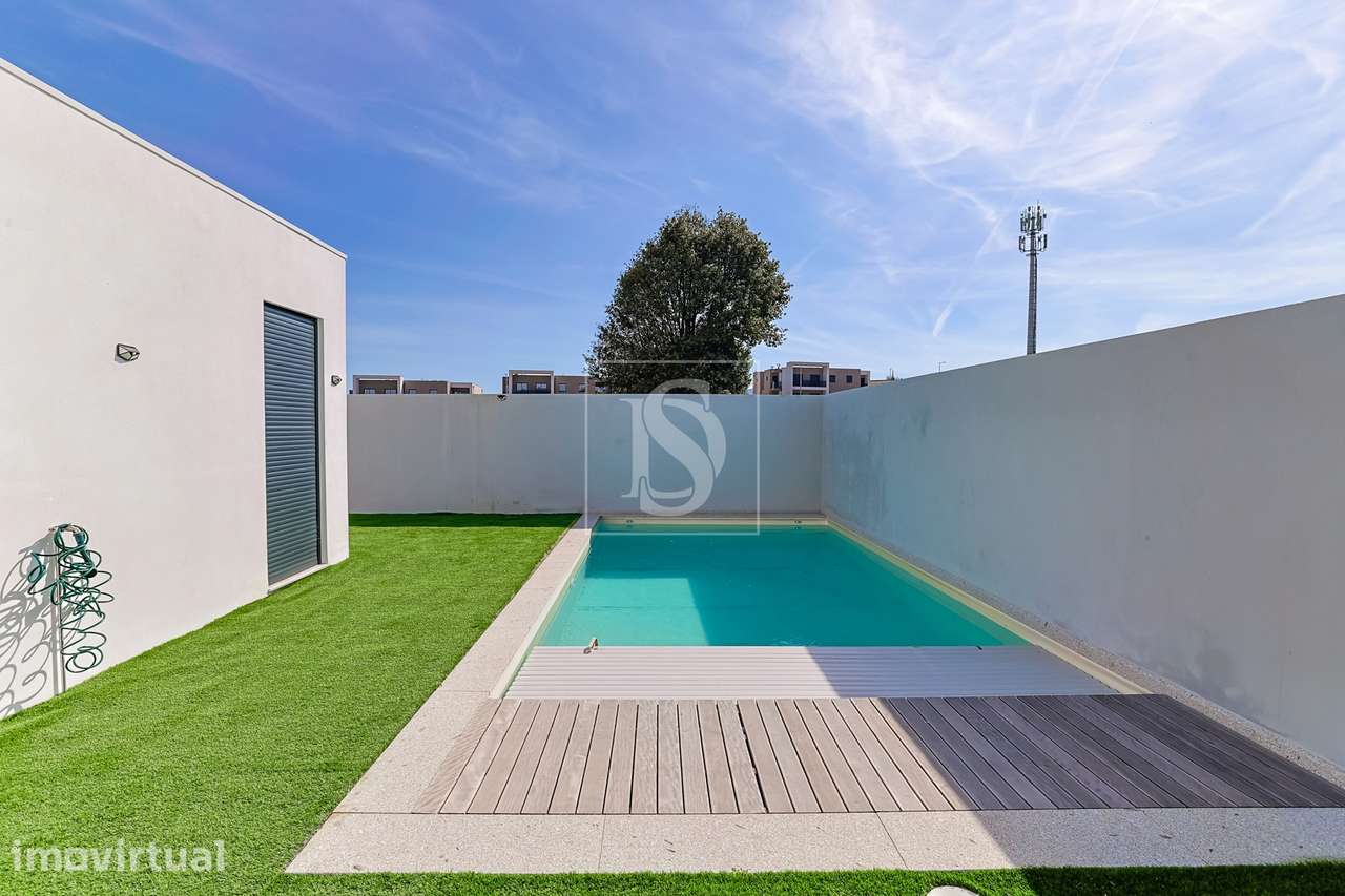 Moradia T4, Moderna, com Piscina e Jardim, a 2 minutos do Centro de Ba - Grande imagem: 2/30