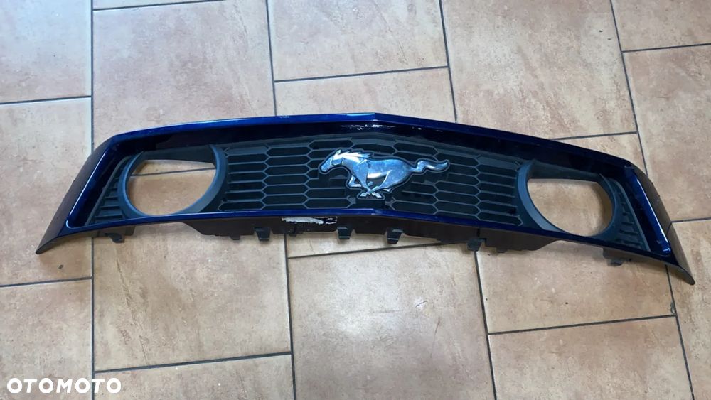 GRILL GÓRNY RAMKA FORD MUSTANG V GT CAŁOŚĆ BEZ HALOGENÓW LEKKO USZKODZONY - 1