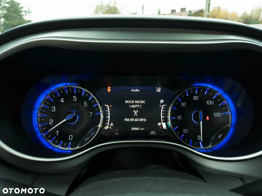 Chrysler Pacifica - 19