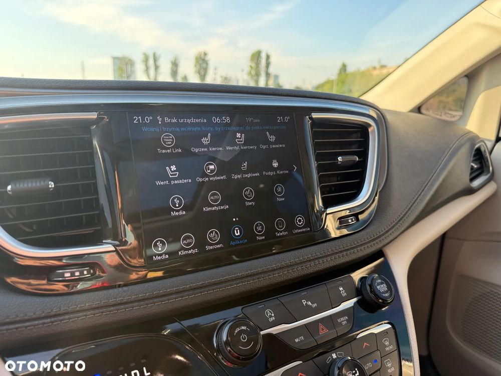 Chrysler Pacifica - 9
