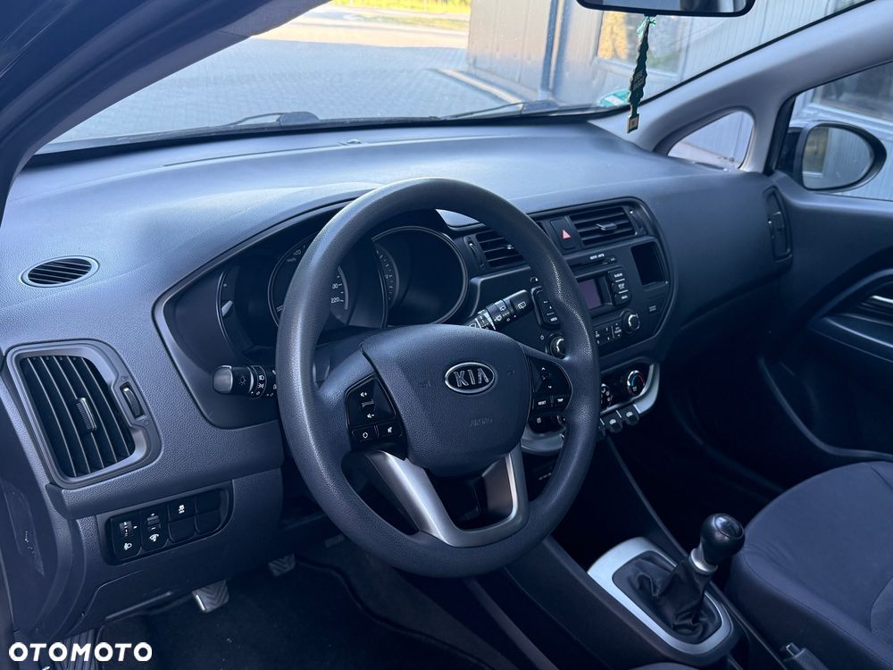 Kia Rio 1.2 Attract - 23
