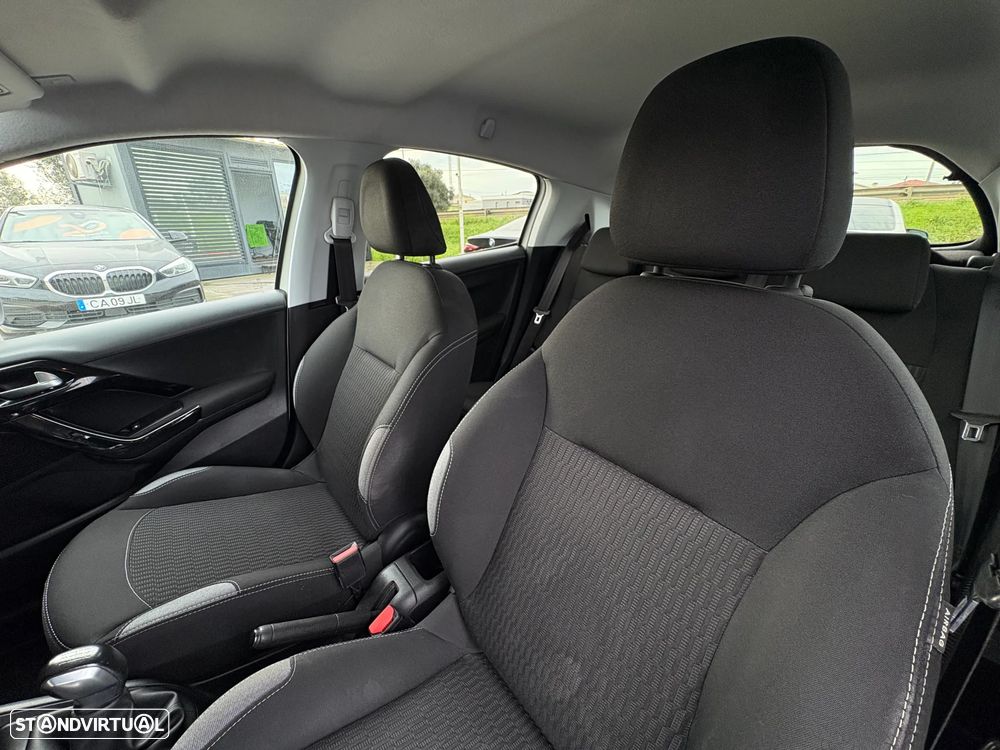 Peugeot 208 1.2 VTi SE Style - 9