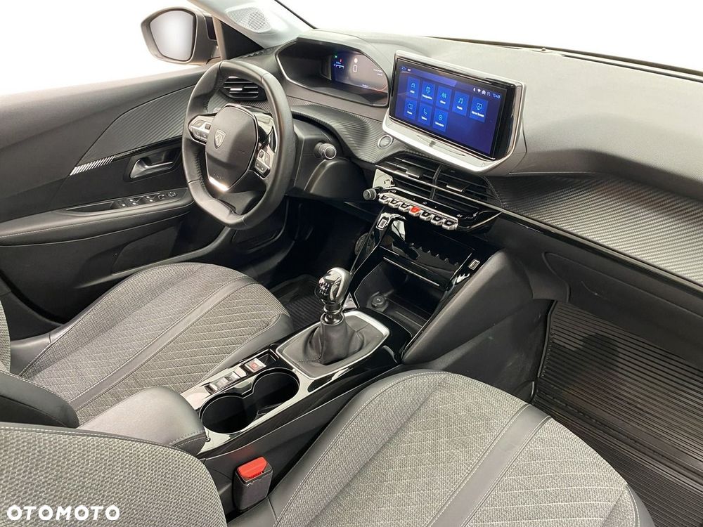 Peugeot 208 - 15