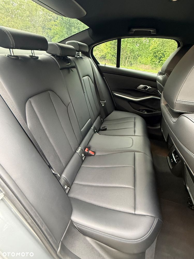 BMW Seria 3 320i - 28