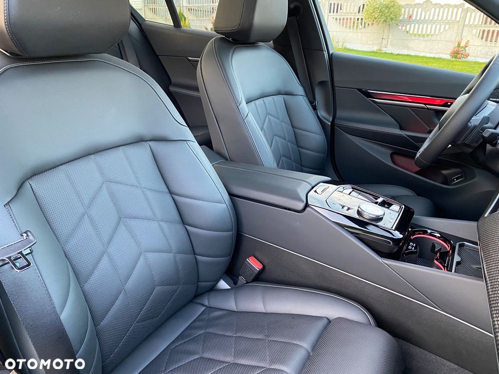 BMW Seria 5 520d xDrive - 23