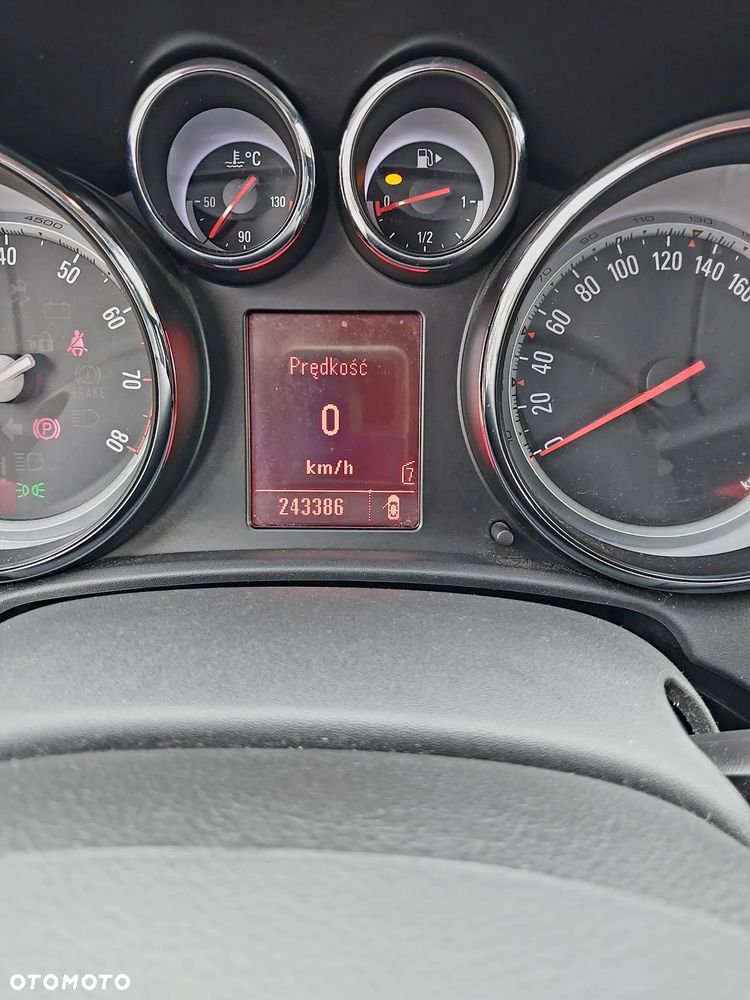 Opel Astra 1.4 Turbo - 11