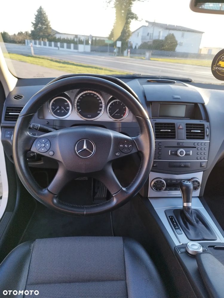 Mercedes-Benz Klasa C 180 CGI Automatik BlueEFFICIENCY Avantgarde - 9