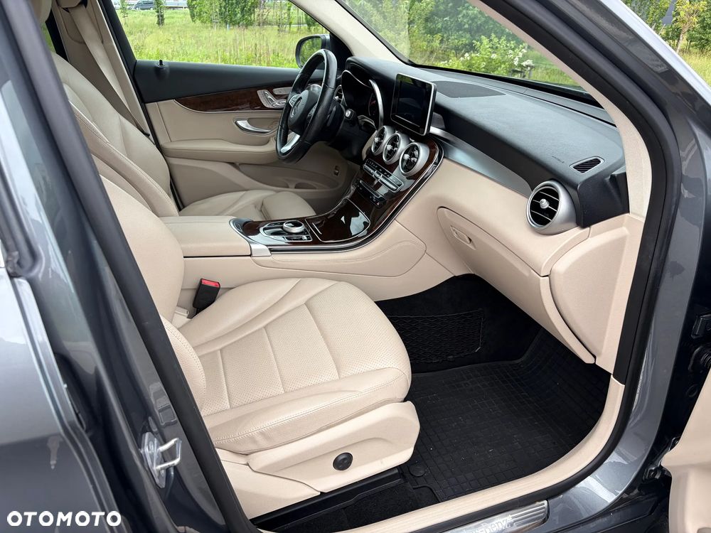 Mercedes-Benz GLC 300 4Matic 9G-TRONIC AMG Line - 8