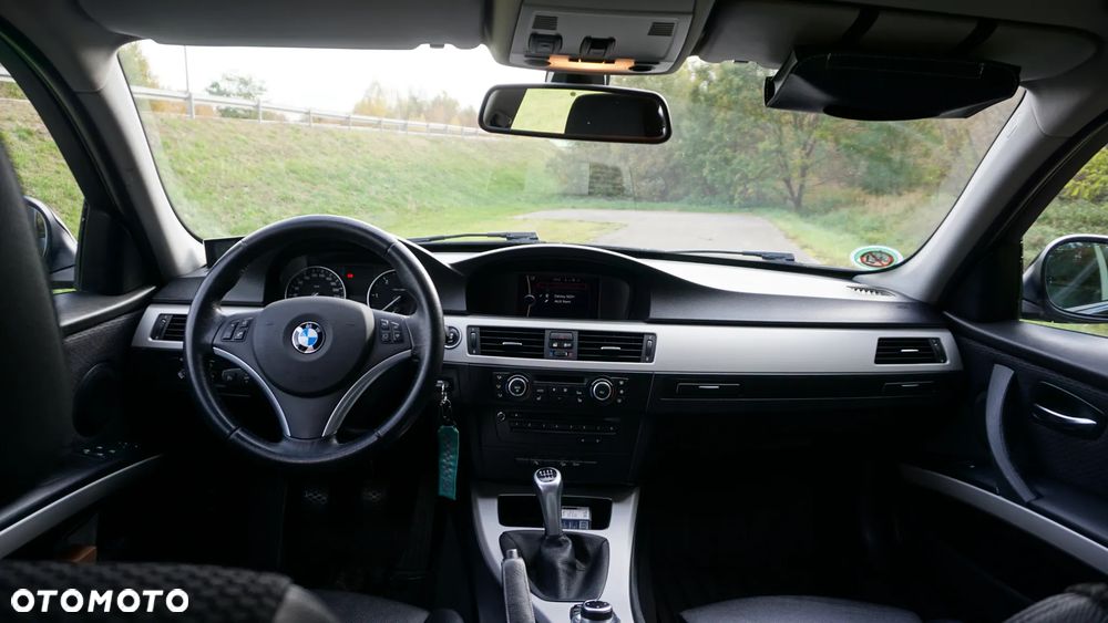 BMW Seria 3 320d xDrive - 16
