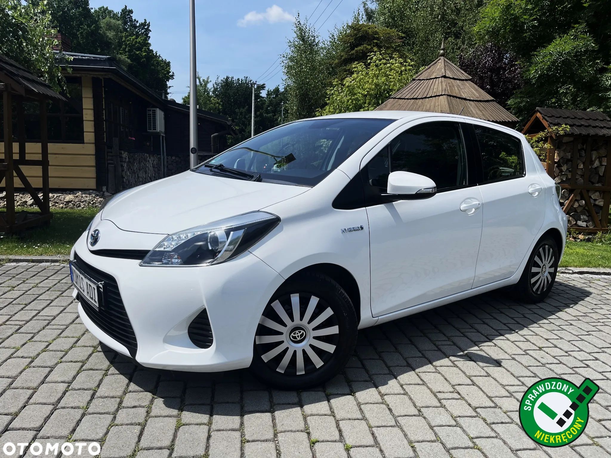 Toyota Yaris Hybrid 100 Premium - 1