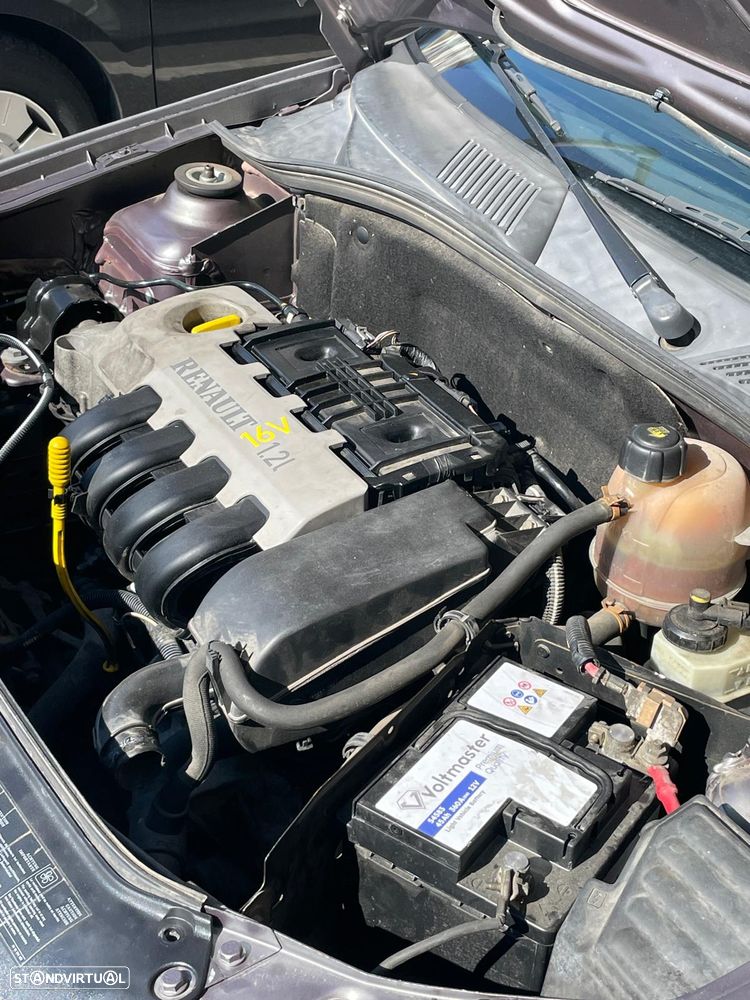Renault Clio 1.2 16V Confort Authentique - 7