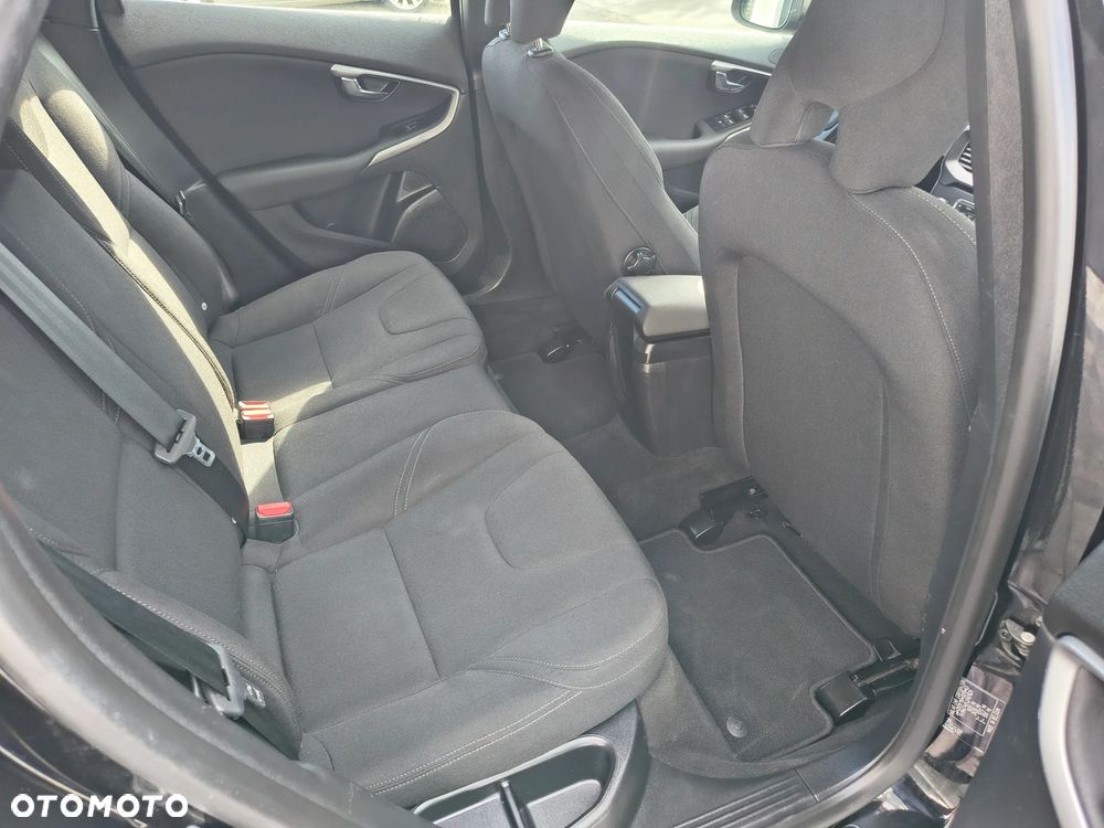 Volvo V40 D2 Momentum - 27
