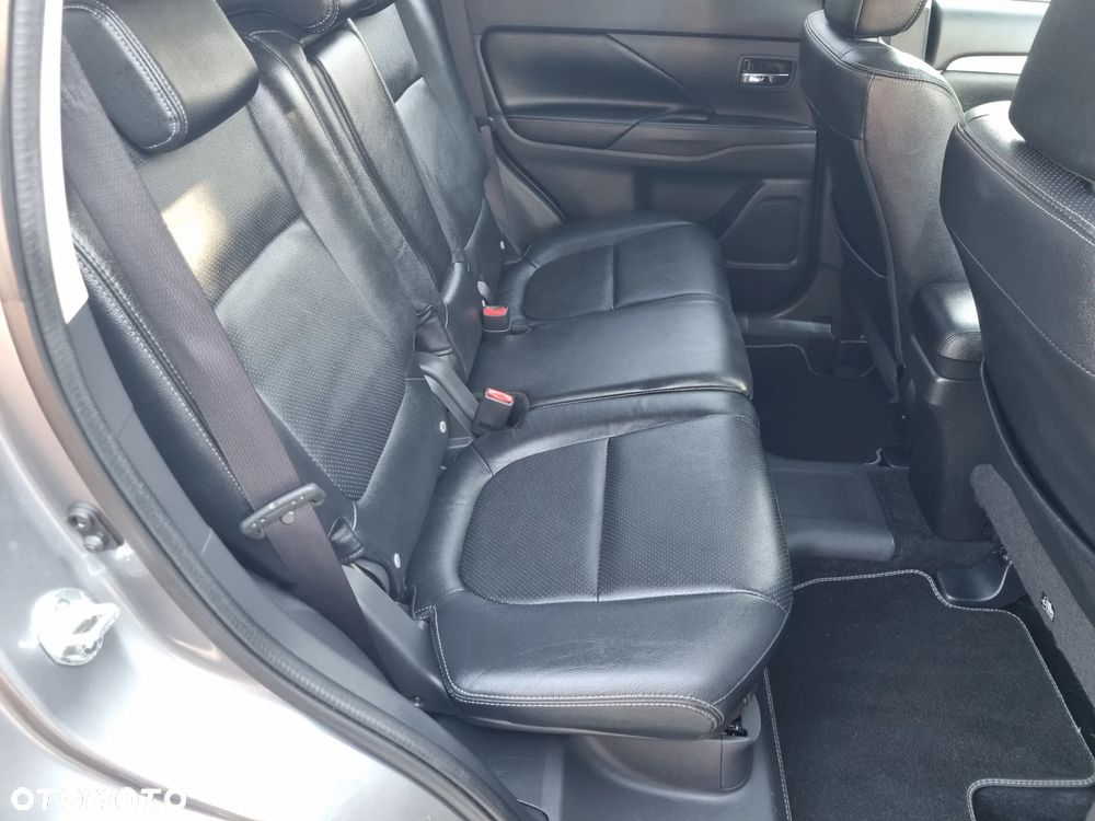 Mitsubishi Outlander 2.0 4WD Top - 19