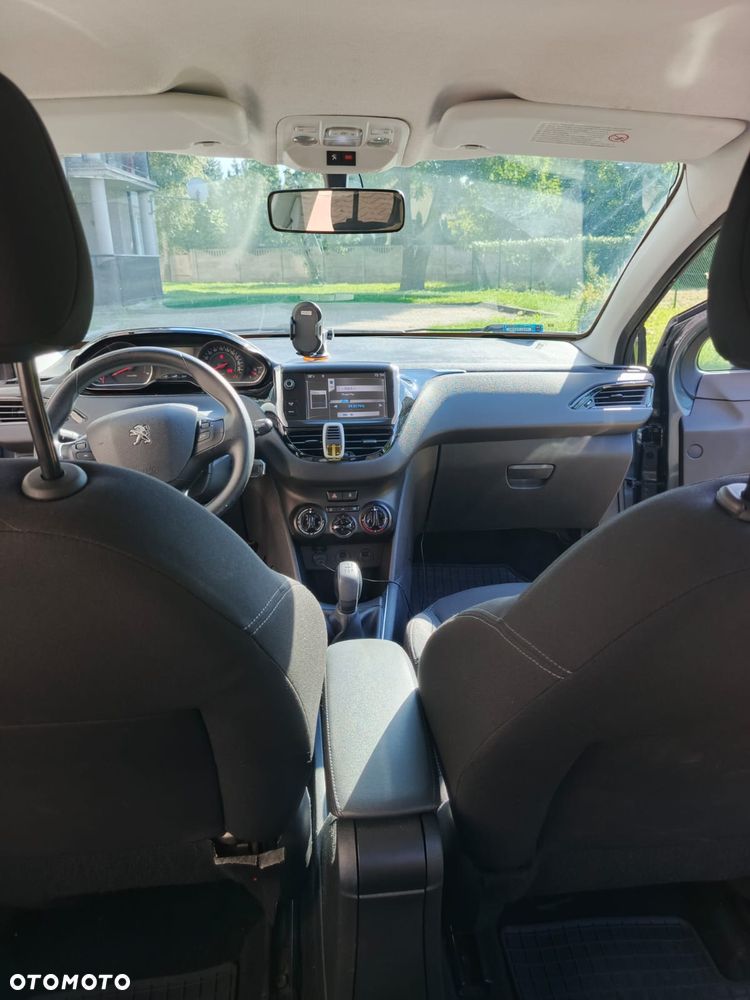 Peugeot 208 - 13