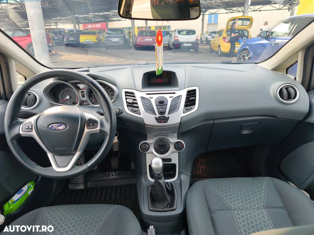 Ford Fiesta 1.6 TDCI DPF Ghia - 16
