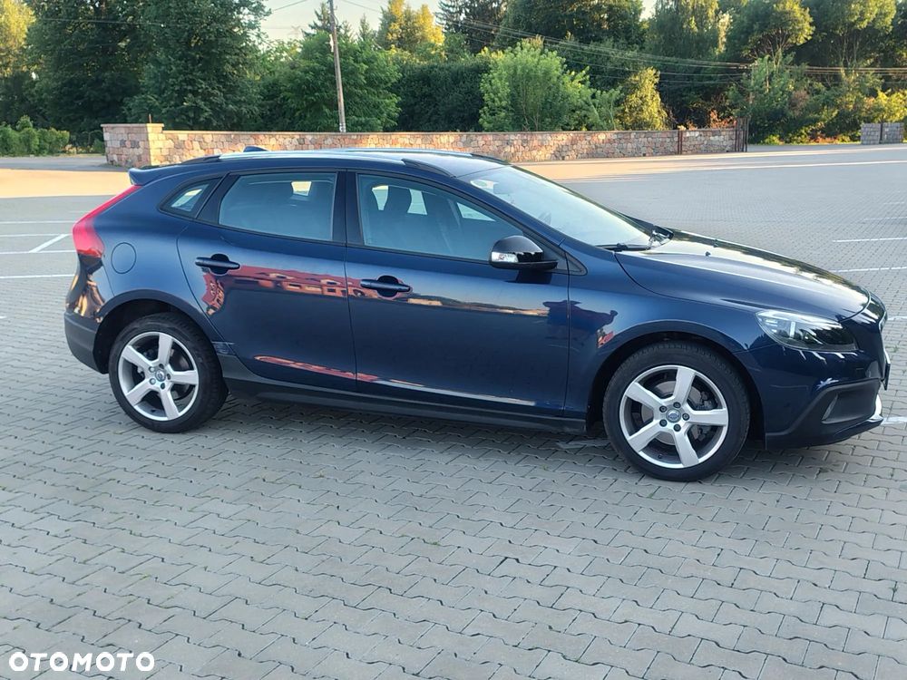 Volvo V40 Cross Country - 11