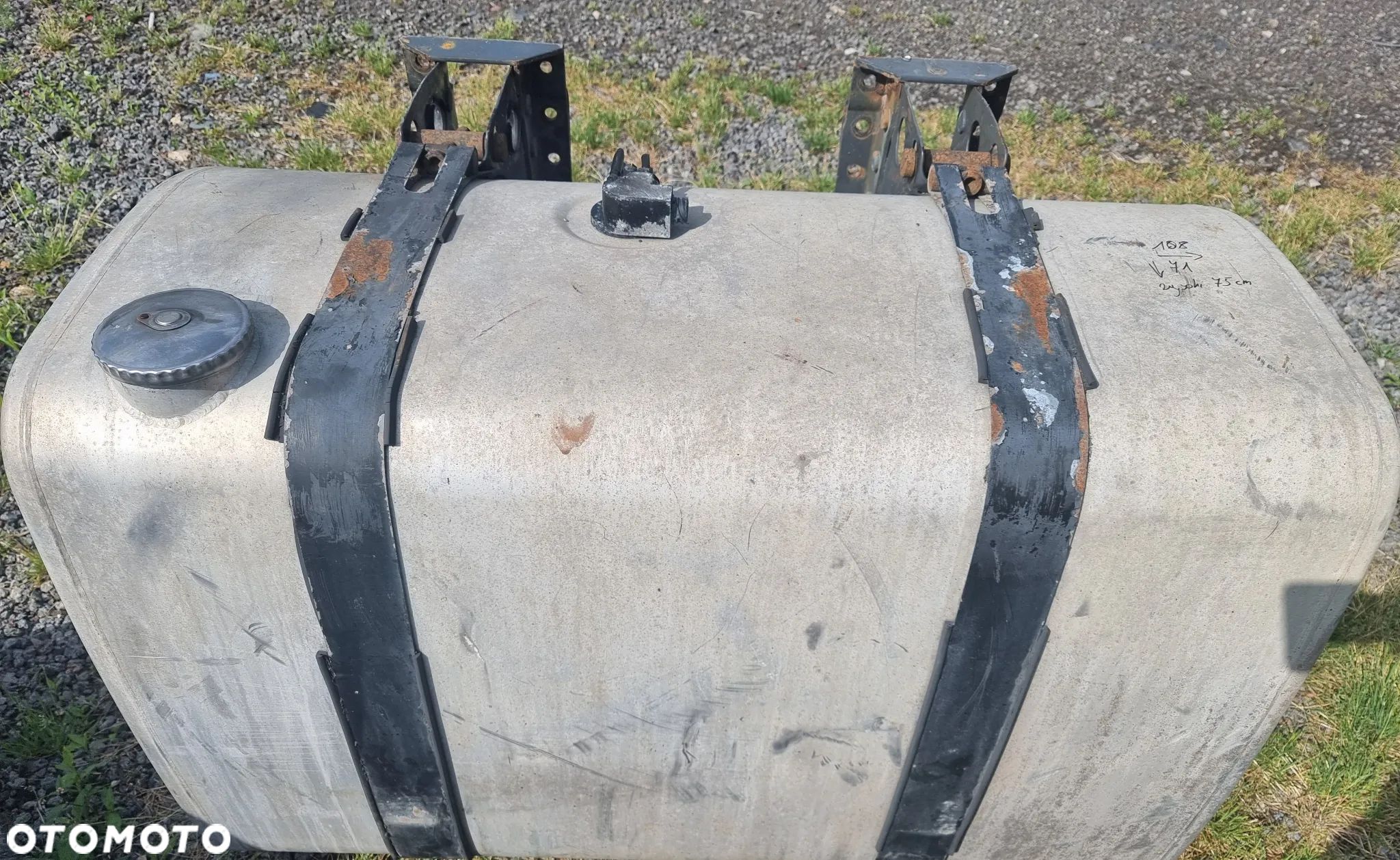 Zbiornik paliwa aluminiowy z łapami 108x73x71 - 1