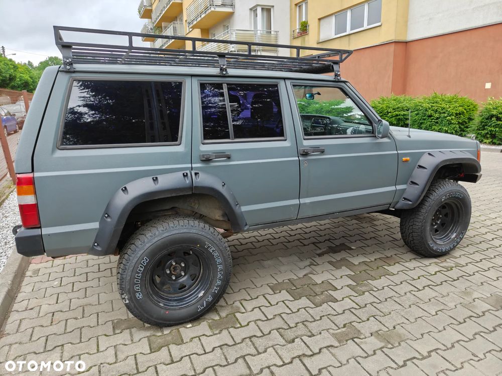 Jeep Cherokee - 4