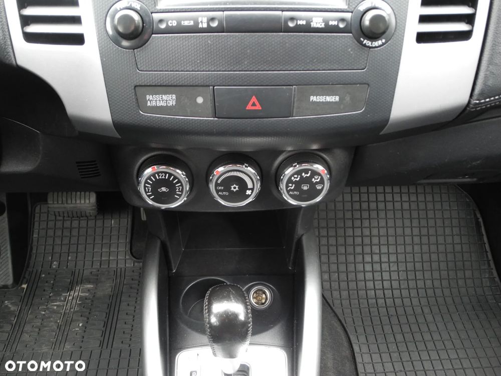 Mitsubishi Outlander - 9