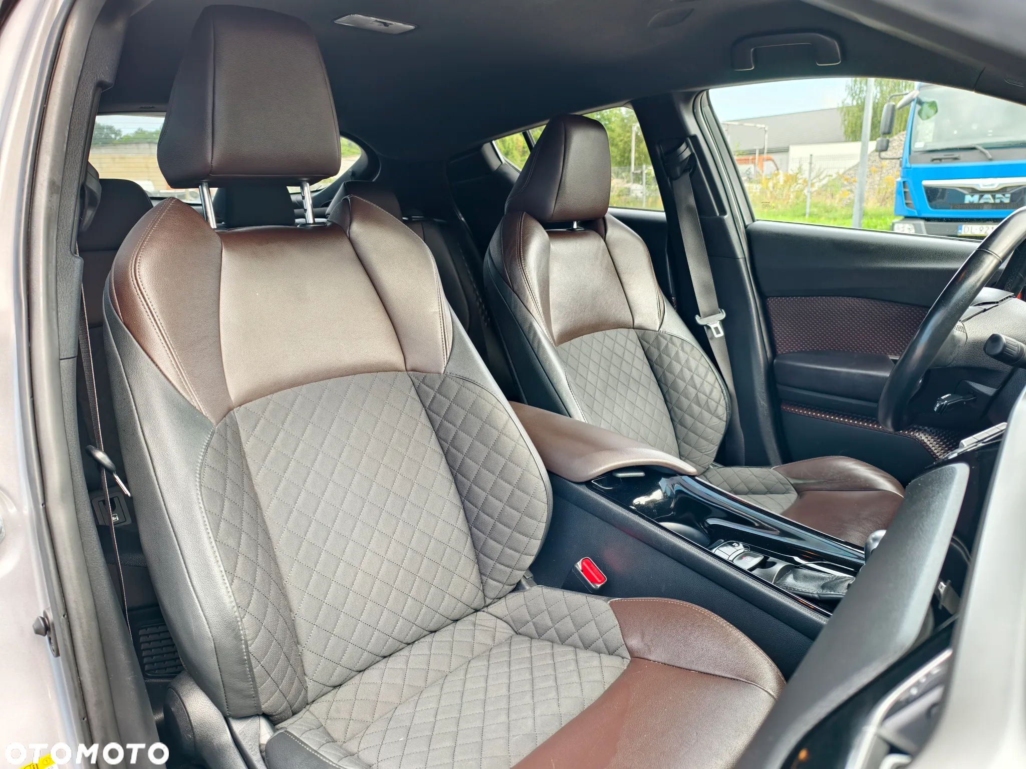 Toyota C-HR Hybrid Lounge - 16
