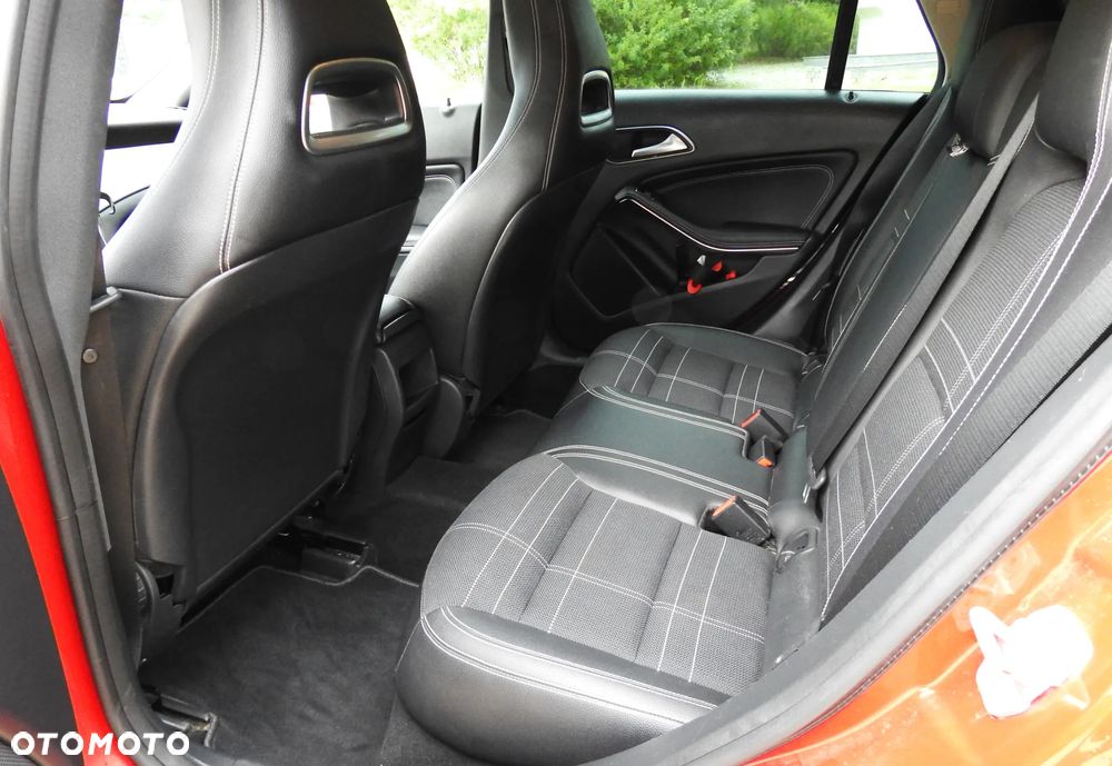 Mercedes-Benz CLA 180 7G-DCT - 10