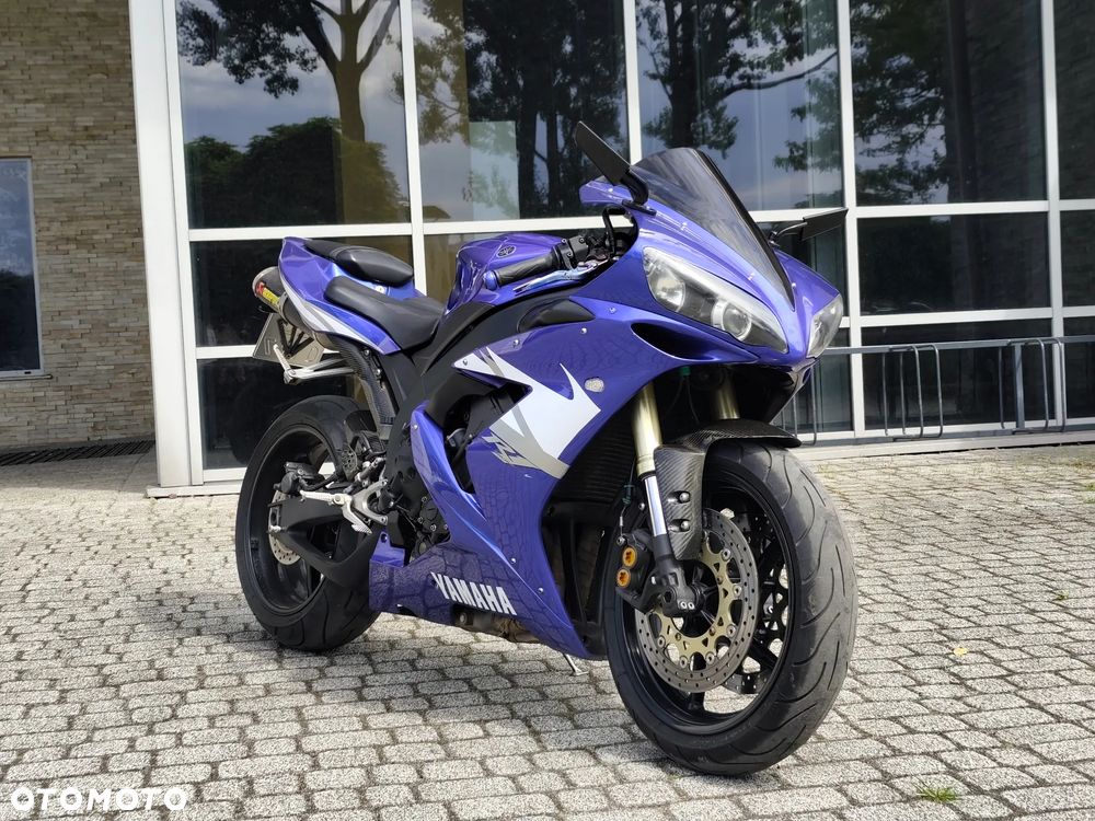 Yamaha R1 - 3