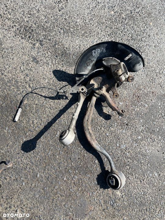 Zwrotnica prawa kopyto Bmw e38 - 1