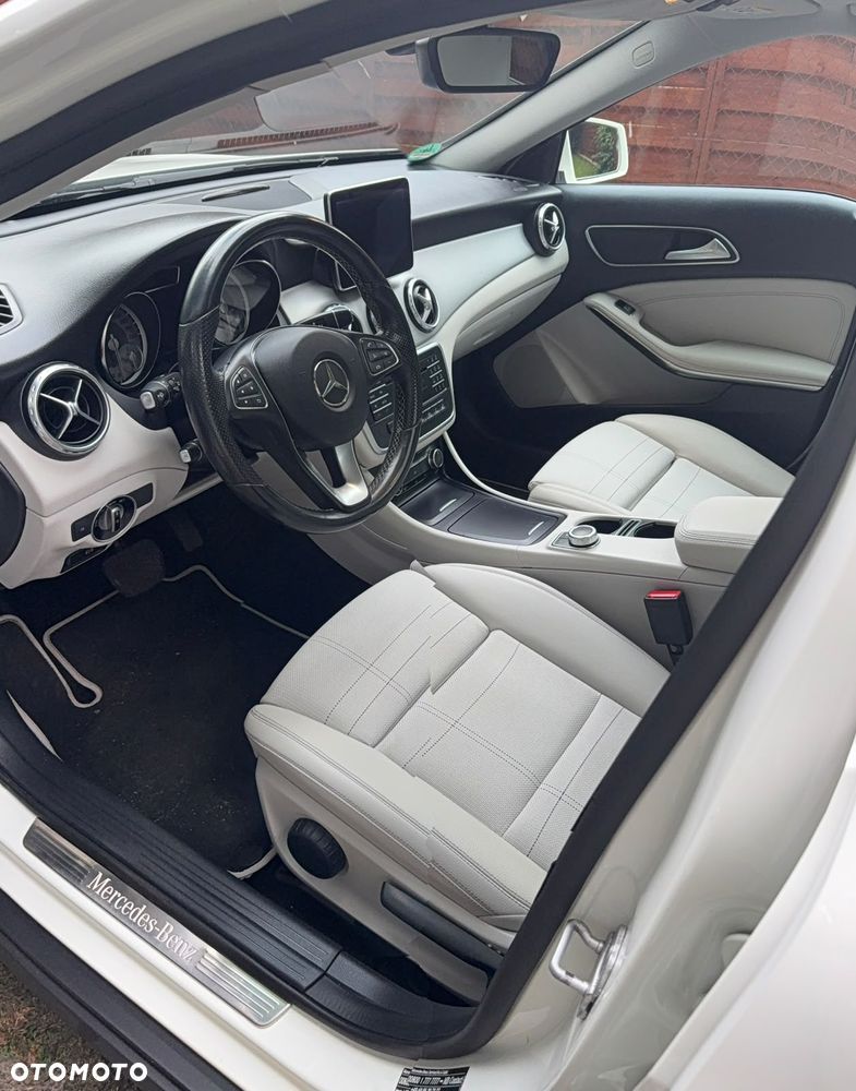 Mercedes-Benz GLA - 19