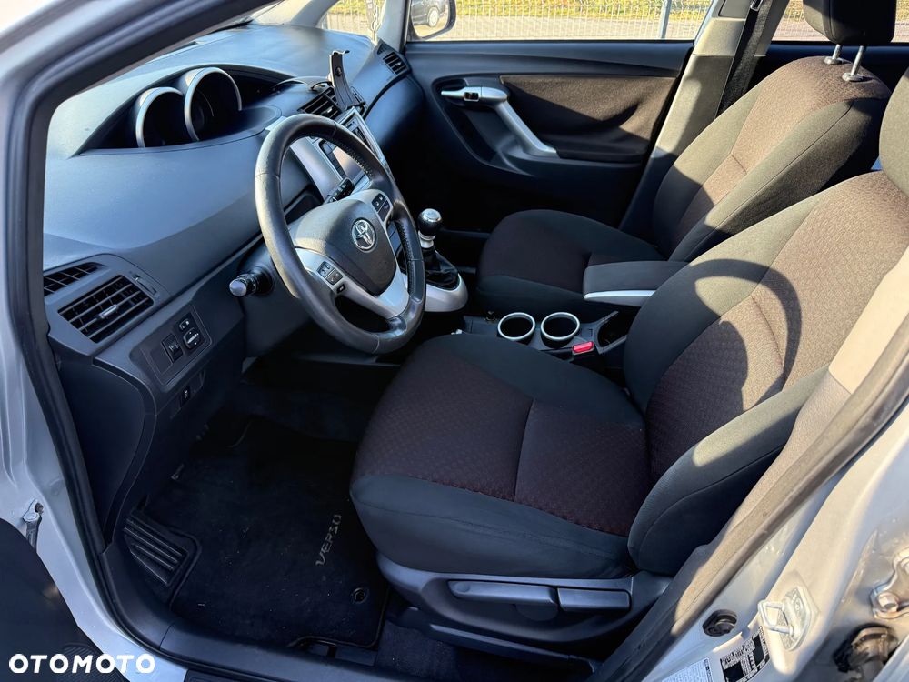 Toyota Verso 2.0 D-4D Sol - 11