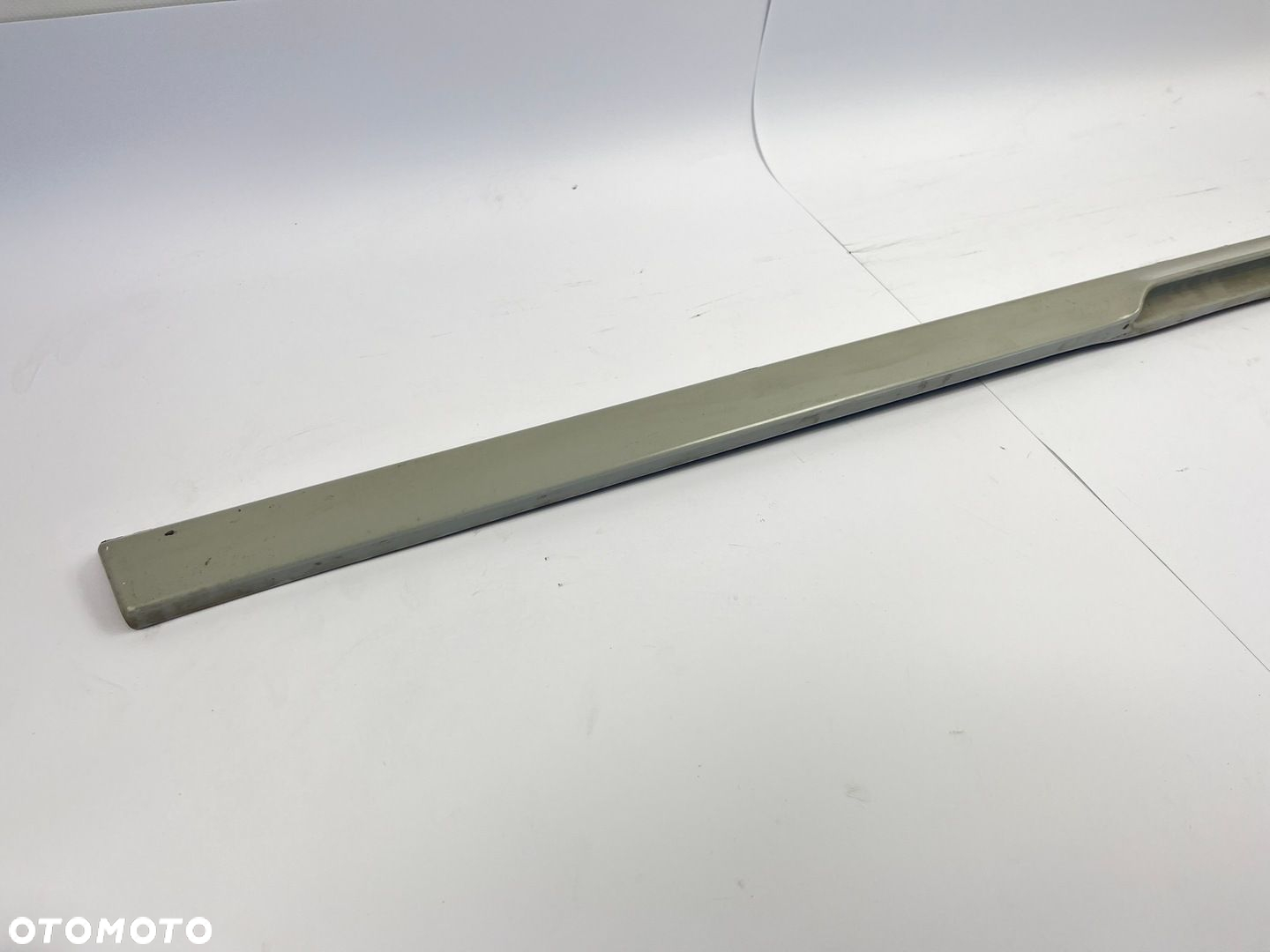 LISTWA DOLNA KLAPY POKRYWY BAGAŻNIKA MERCEDES W124 KOMBI 1247430393 85-89R - 5