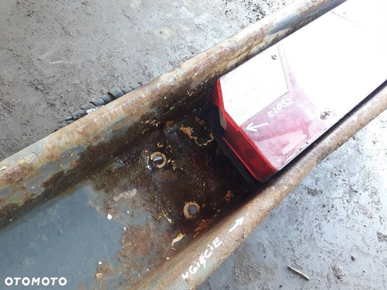 BELKA NACZEPY TYŁ LAMPY OD WEWNĄTRZ PRAWA LAMPA PANAV NV 35 - 4