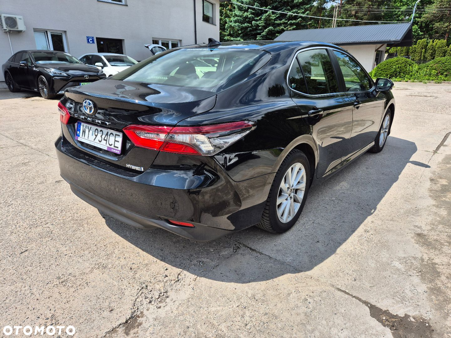Toyota Camry - 4