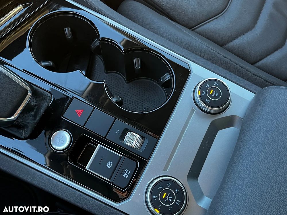 Volkswagen Touareg - 21