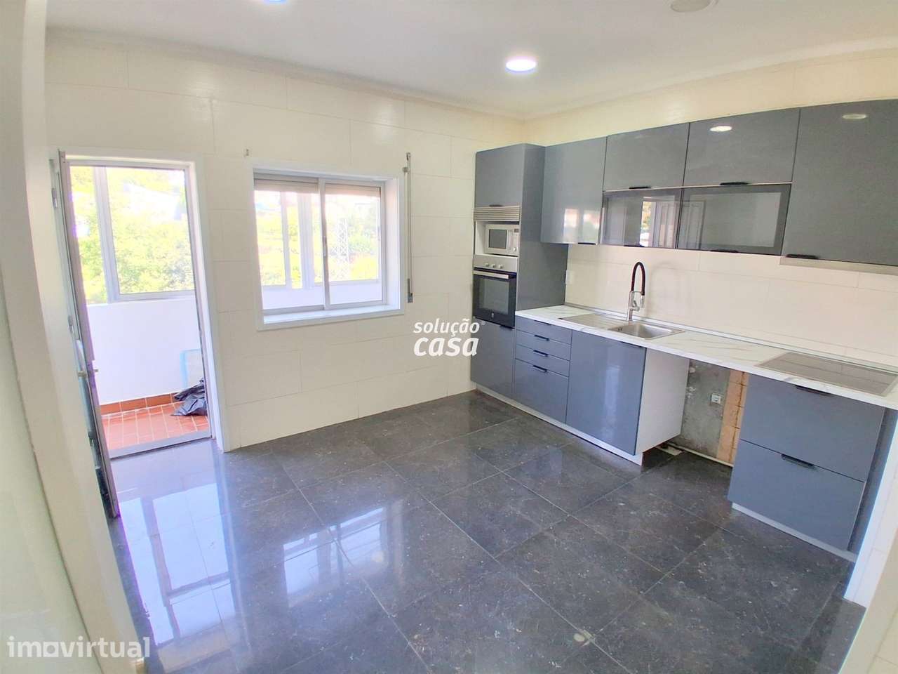 Apartamento T3 com Lugar de Garagem, localizado em Fânzeres! - Grande imagem: 2/25