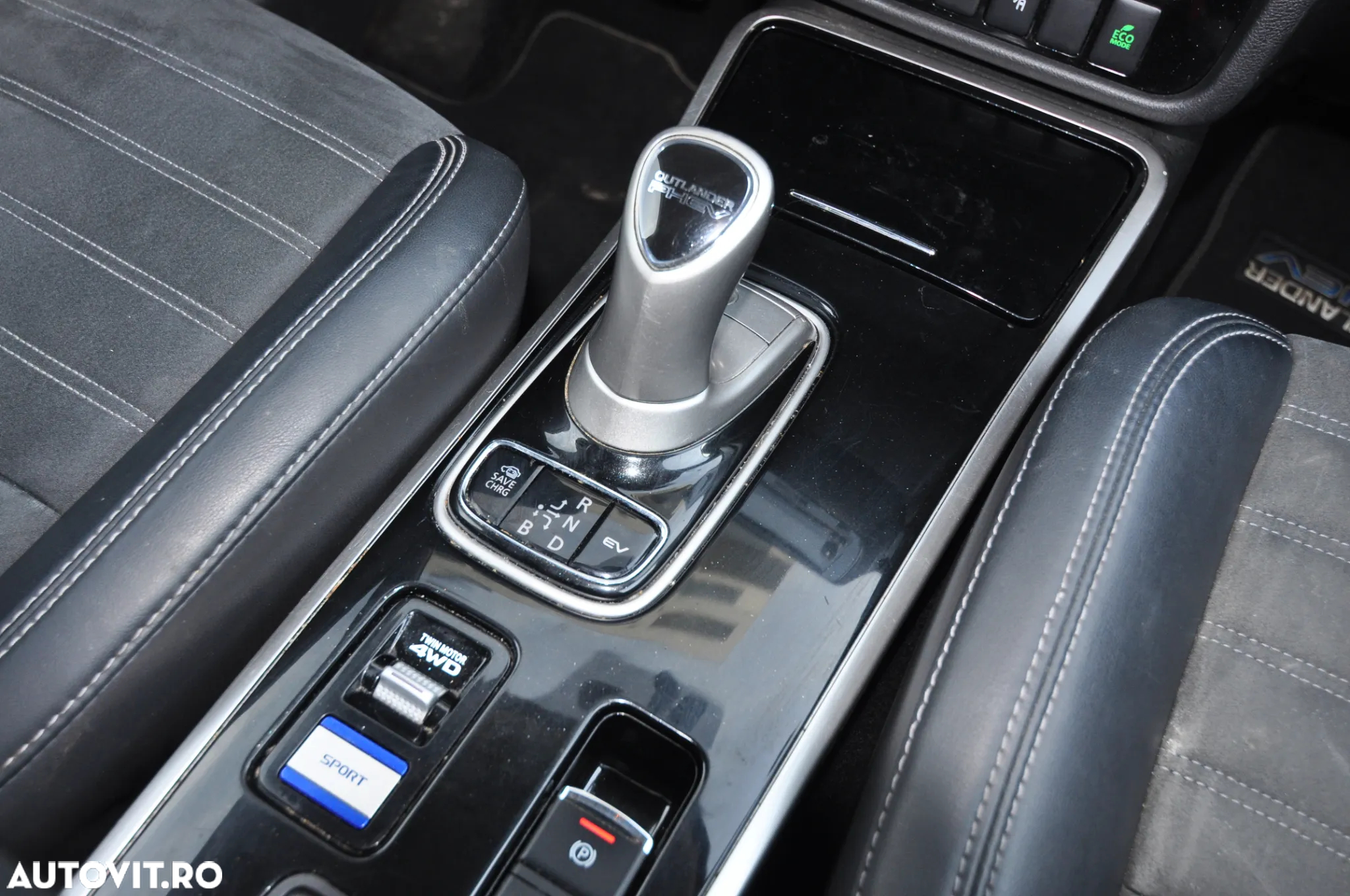 Mitsubishi Outlander 2.4 4WD Plug-In Hybrid - 19
