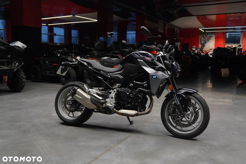 BMW F - 11
