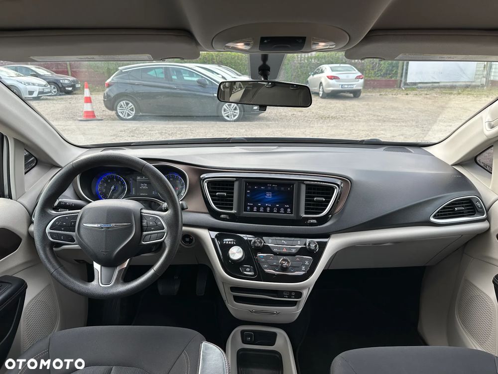 Chrysler Pacifica - 15