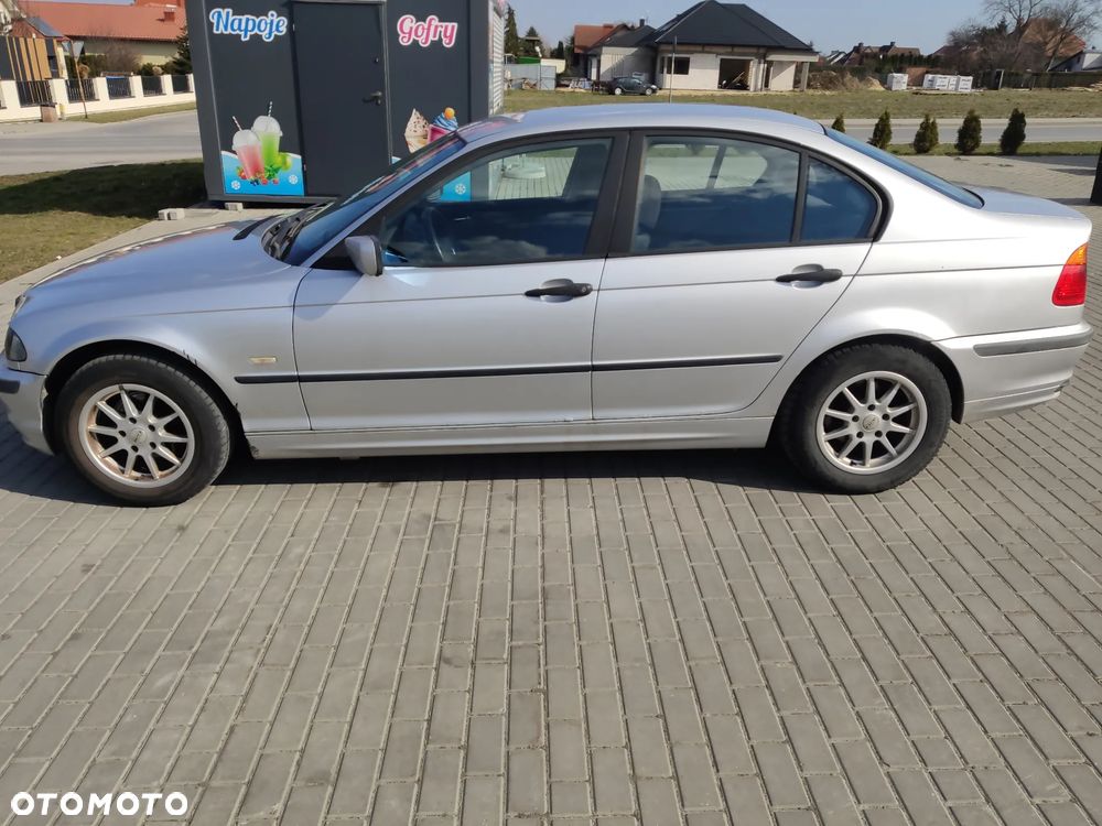 BMW Seria 3 318i - 5