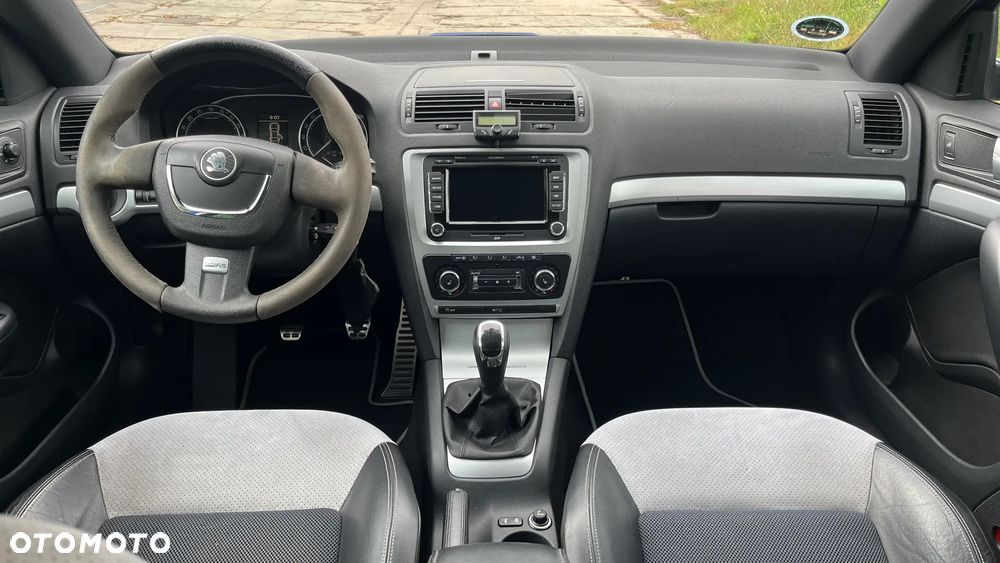 Skoda Octavia 2.0 TDI CR DPF RS - 22