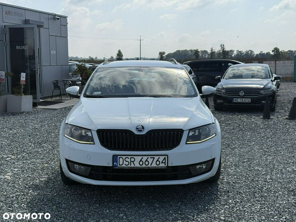 Skoda Octavia Combi 2.0 TDI DSG Style - 2