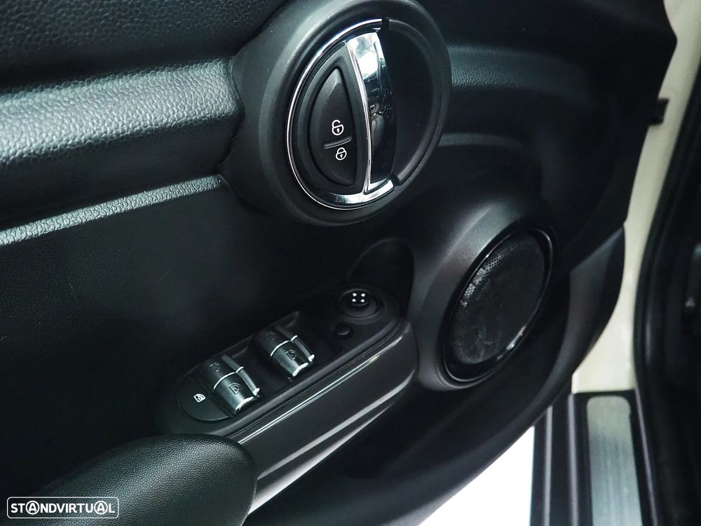 MINI 5 Portas Cooper D Aut. - 23